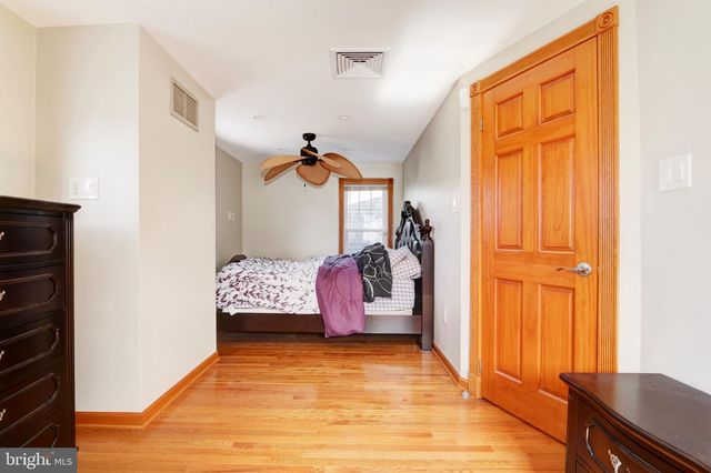 208 E MAPLE AVE, Wildwood, NJ 08260