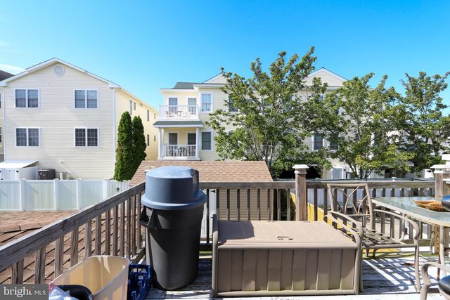 208 E MAPLE AVE, Wildwood, NJ 08260