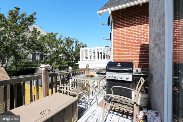 208 E MAPLE AVE, Wildwood, NJ 08260