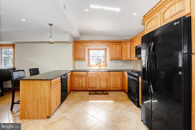 208 E MAPLE AVE, Wildwood, NJ 08260