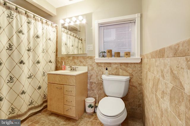 208 E MAPLE AVE, Wildwood, NJ 08260