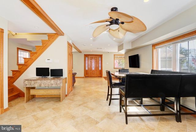 208 E MAPLE AVE, Wildwood, NJ 08260