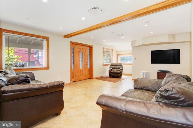 208 E MAPLE AVE, Wildwood, NJ 08260