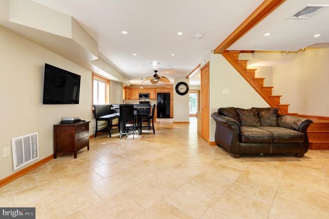 208 E MAPLE AVE, Wildwood, NJ 08260