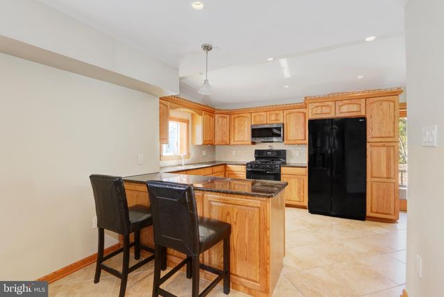 208 E MAPLE AVE, Wildwood, NJ 08260