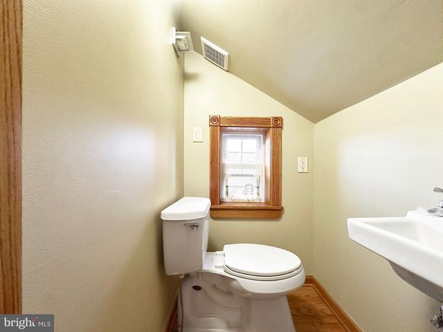 208 E MAPLE AVE, Wildwood, NJ 08260