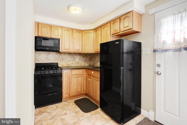 208 E MAPLE AVE, Wildwood, NJ 08260