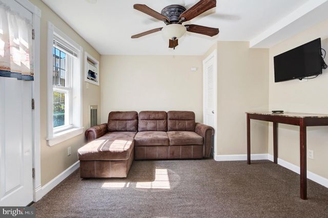 208 E MAPLE AVE, Wildwood, NJ 08260