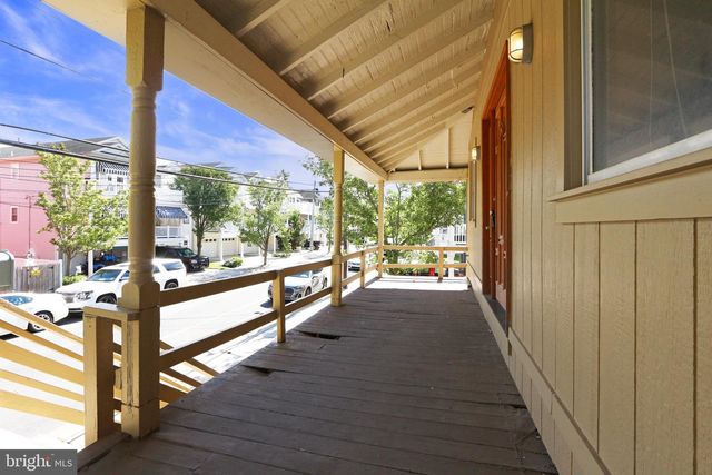 208 E MAPLE AVE, Wildwood, NJ 08260