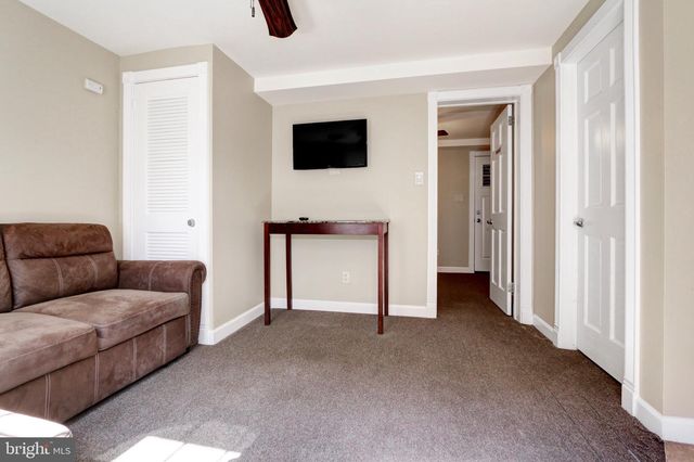 208 E MAPLE AVE, Wildwood, NJ 08260