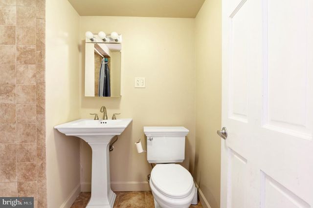 208 E MAPLE AVE, Wildwood, NJ 08260