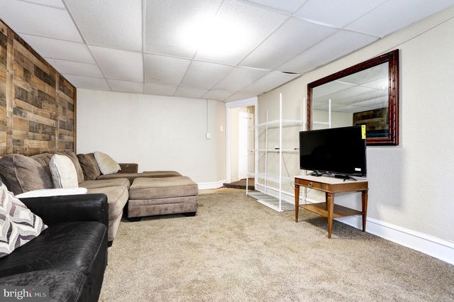 208 E MAPLE AVE, Wildwood, NJ 08260