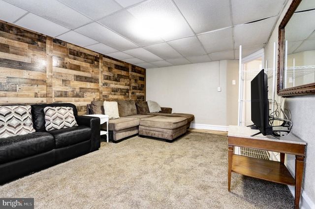 208 E MAPLE AVE, Wildwood, NJ 08260