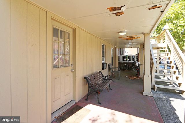 208 E MAPLE AVE, Wildwood, NJ 08260