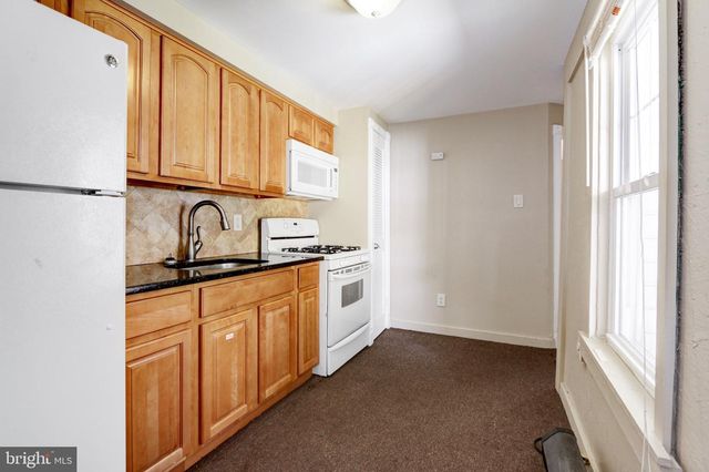 208 E MAPLE AVE, Wildwood, NJ 08260