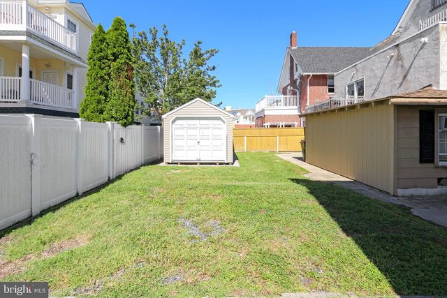 208 E MAPLE AVE, Wildwood, NJ 08260