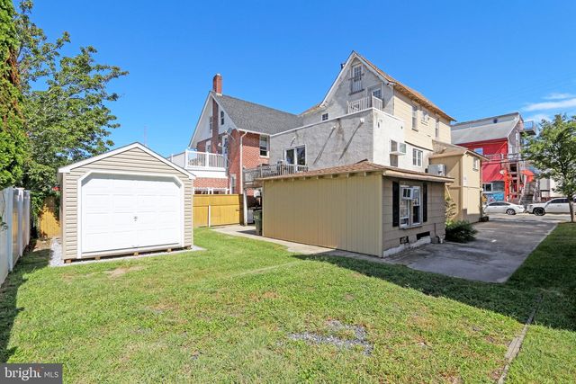 208 E MAPLE AVE, Wildwood, NJ 08260