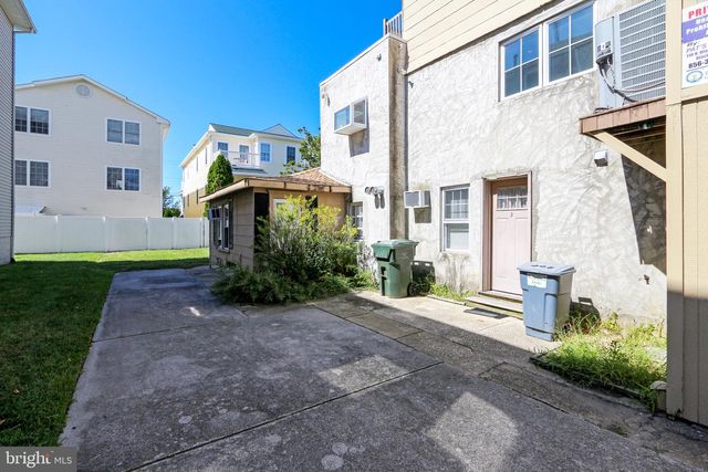 208 E MAPLE AVE, Wildwood, NJ 08260