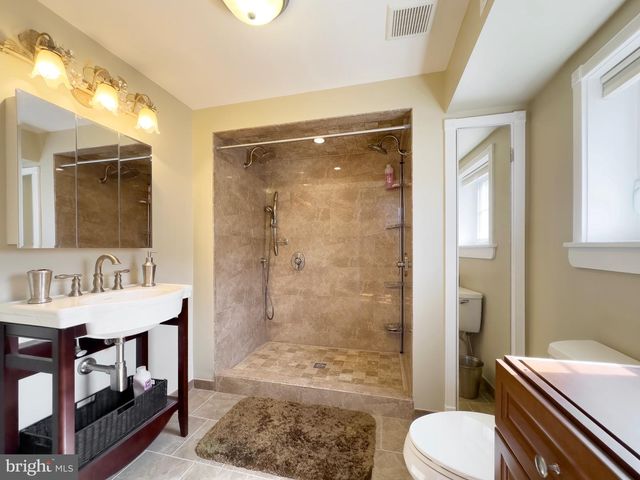 208 E MAPLE AVE, Wildwood, NJ 08260