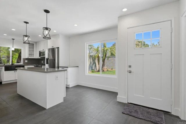 1999 E Pointe Avenue, Carlsbad, CA 92008