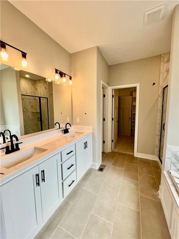 528 Skyview Lane, Liberty, MO 64068