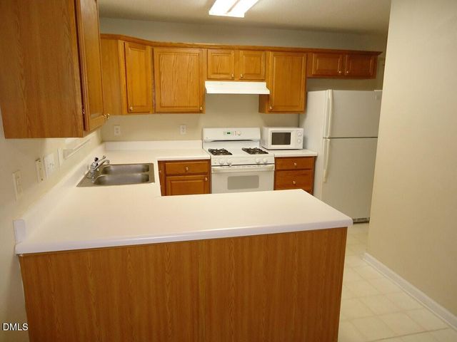 2203 Oak Stream Lane, Apex, NC 27523