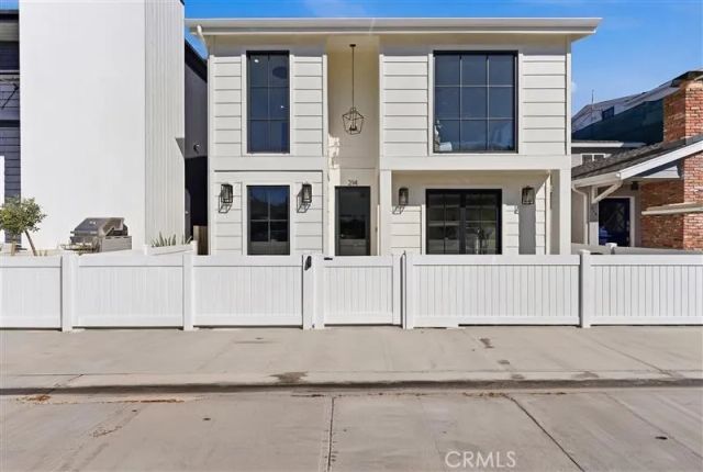 214 Abalone Avenue, Newport Beach, CA 92662