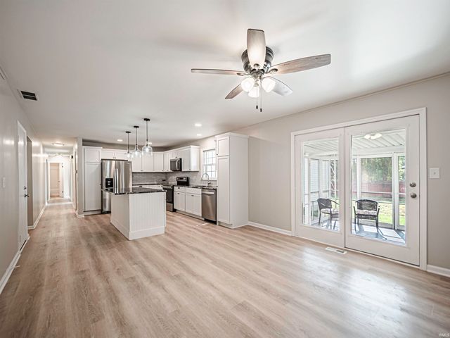 4455 E Lincoln Drive, Newburgh, IN 47630