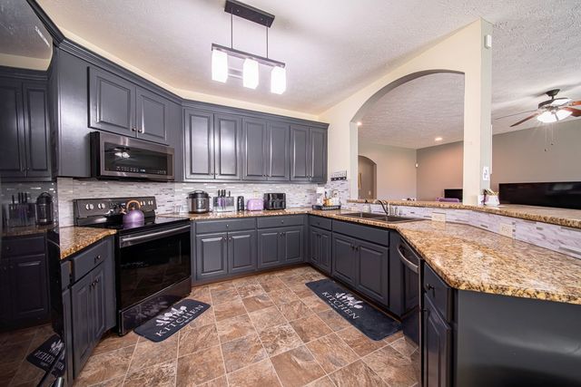 10 Talon Court, Fort Mitchell, AL 36856