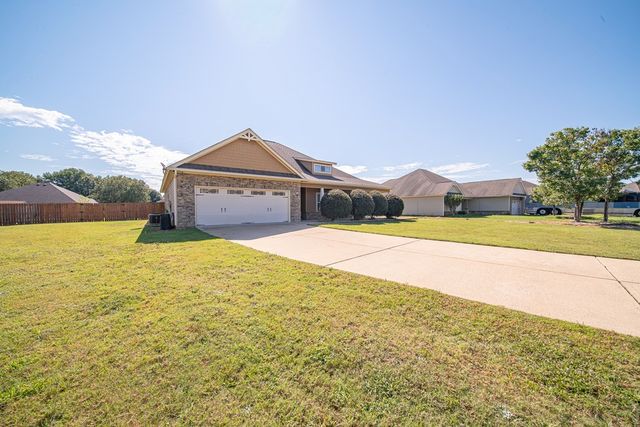 10 Talon Court, Fort Mitchell, AL 36856