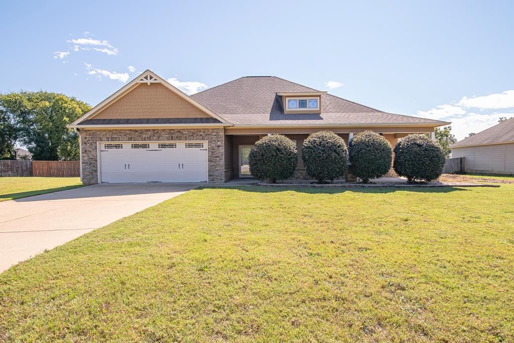 10 Talon Court, Fort Mitchell, AL 36856