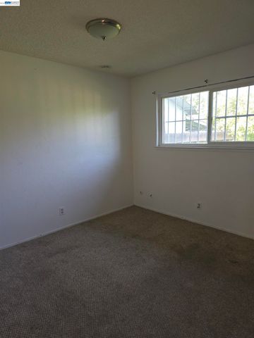 6933 Kermit Ln, Stockton, CA 95207