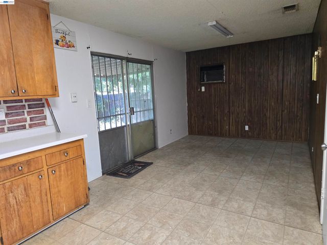 6933 Kermit Ln, Stockton, CA 95207