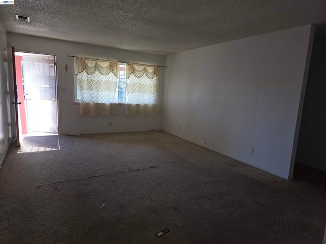 6933 Kermit Ln, Stockton, CA 95207