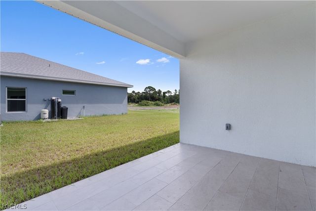 700 Broadway AVE E, Lehigh Acres, FL 33972