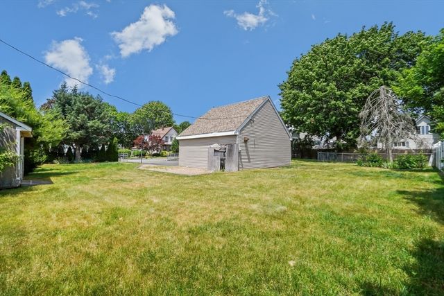 13 Waverly St, Taunton, MA 02780