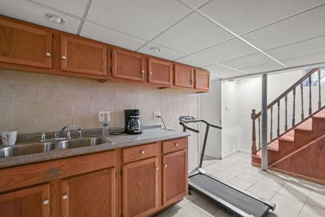 13 Waverly St, Taunton, MA 02780