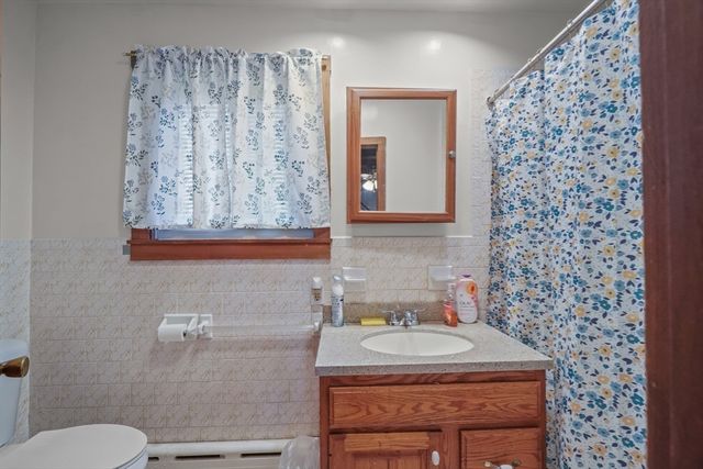 13 Waverly St, Taunton, MA 02780
