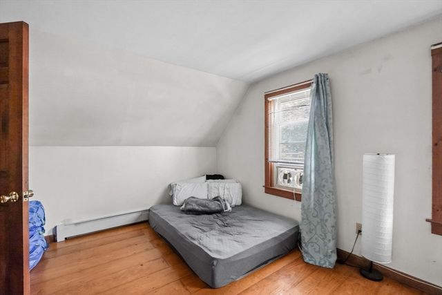 13 Waverly St, Taunton, MA 02780