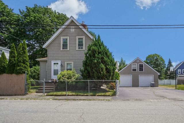 13 Waverly St, Taunton, MA 02780
