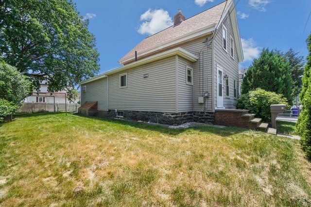 13 Waverly St, Taunton, MA 02780
