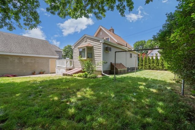 13 Waverly St, Taunton, MA 02780