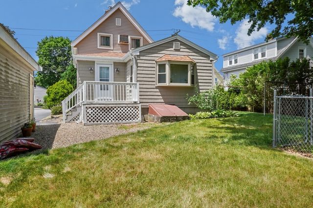 13 Waverly St, Taunton, MA 02780
