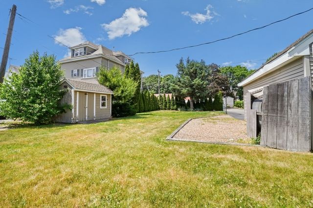 13 Waverly St, Taunton, MA 02780