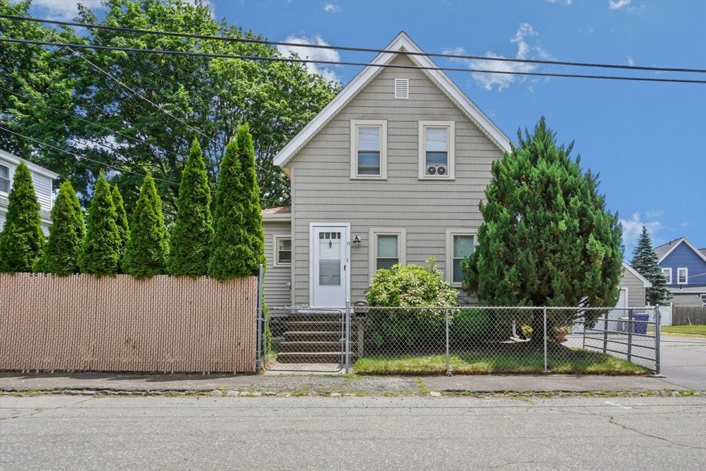 13 Waverly St, Taunton, MA 02780