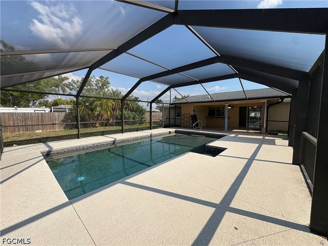 311 SW 48th TER, Cape Coral, FL 33914