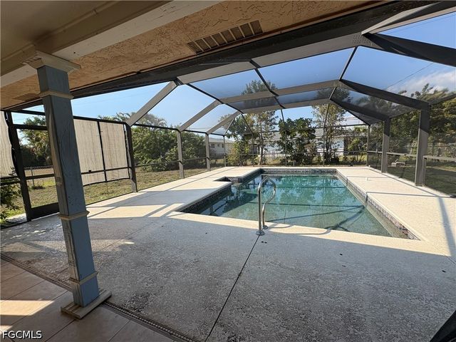 311 SW 48th TER, Cape Coral, FL 33914