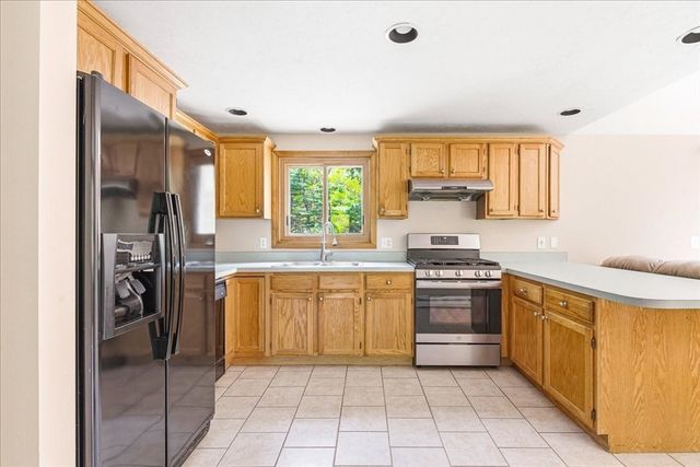 80 Mountain Hill Rd, Plymouth, MA 02360