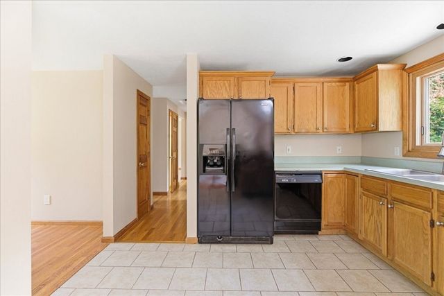 80 Mountain Hill Rd, Plymouth, MA 02360