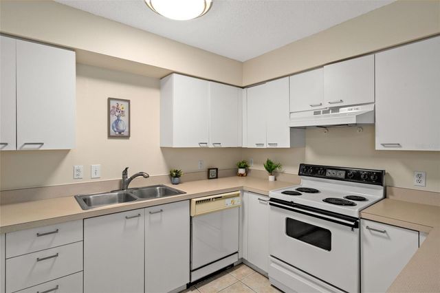701 MIRROR LAKE DRIVE N 102, St Petersburg, FL 33701